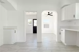 345 E Colden St, Los Angeles, CA 90003 - Photo 9