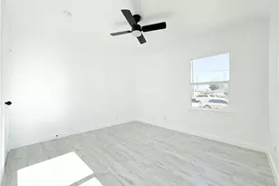 345 E Colden St, Los Angeles, CA 90003 - Photo 13