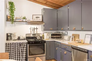 451 Cedar Ln, Sugarloaf, CA 92386 - Photo 17