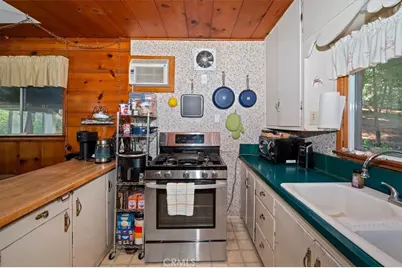 23940 Cresta Drive, Crestline, CA 92325 - Photo 13