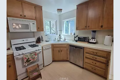 582 Grass Valley Court, Lake Arrowhead, CA 92352 - Photo 3