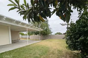 357 W Woodcrest St, Rialto, CA 92376 - Photo 7