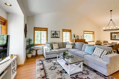 196 Hillcrest Court, Lake Arrowhead, CA 92352 - Photo 13