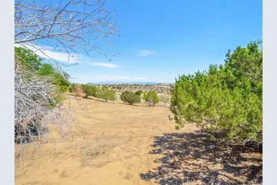 9126 Kittering Road, Oak Hills, CA 92344 - Photo 57