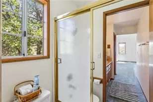 975 Teakwood Dr, Lake Arrowhead, CA 92352 - Photo 17