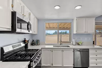 18047 Yucca St, Hesperia, CA 92345 - Photo 11