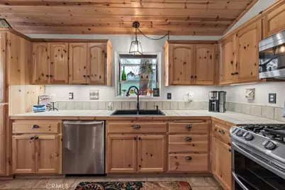 525 E Angeles Boulevard, Big Bear City, CA 92314 - Photo 11