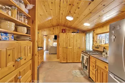 31701 Christmas Tree, Running Springs, CA 92382 - Photo 11