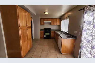 7964 Pinehurst, Highland, CA 92346 - Photo 7