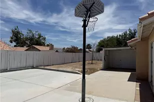 12441 Petaluma, Victorville, CA 92392 - Photo 23