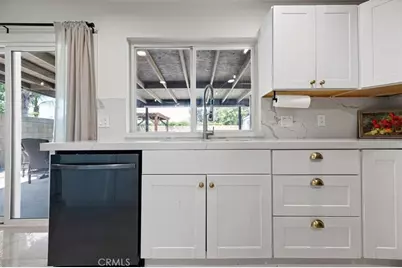 18054 Granada, Fontana, CA 92335 - Photo 29