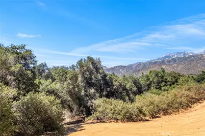 13582 Oak Mountain Drive, Yucaipa, CA 92399 - Photo 11