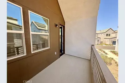 27415 Creekwood Lane, Valencia, CA 91381 - Photo 3