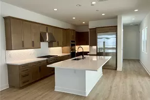 27403 Creekwood Ln, Valencia, CA 91381 - Photo 3