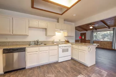 252 Riverside, Sugarloaf, CA 92386 - Photo 9