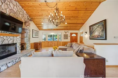 915 Brentwood Drive, Lake Arrowhead, CA 92352 - Photo 17