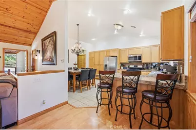 915 Brentwood Drive, Lake Arrowhead, CA 92352 - Photo 21