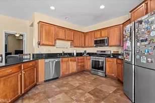 17681 View Mt Ct, Victorville, CA 92395 - Photo 11