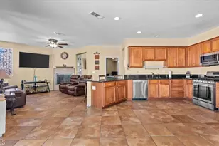 17681 View Mt Ct, Victorville, CA 92395 - Photo 13