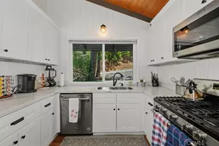 27809 North Bay, Lake Arrowhead, CA 92352 - Photo 11