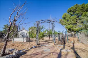 8899 Camphor Ave, Hesperia, CA 92345 - Photo 9