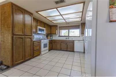 16058 Venango, Apple Valley, CA 92307 - Photo 11
