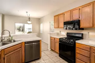39722 Princeton, Murrieta, CA 92563 - Photo 3