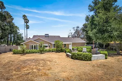 21 W Hilton Avenue, Redlands, CA 92373 - Photo 33