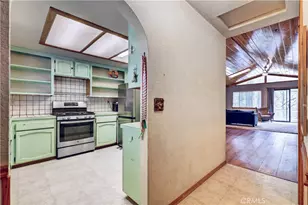 1039 Lausanne, Crestline, CA 92325 - Photo 7