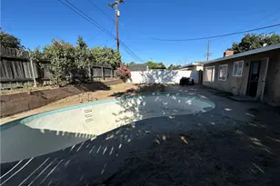 122 E Pioneer Ave, Redlands, CA 92374 - Photo 11