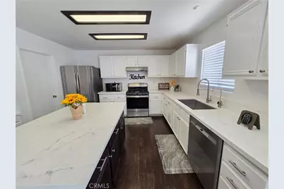15559 Skylark Avenue, Fontana, CA 92336 - Photo 3