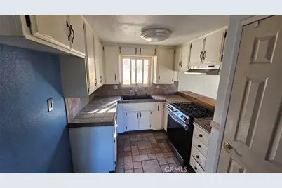 32745 Hilltop, Running Springs, CA 92382 - Photo 11