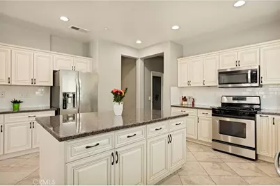 7902 Camino Cielo, Highland, CA 92346 - Photo 17