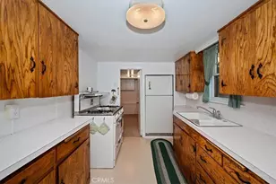 563 E Victoria Ct, Lake Arrowhead, CA 92352 - Photo 13