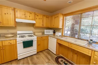 617 Villa Grove, Big Bear City, CA 92314 - Photo 11