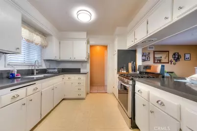 11229 Town Country, Riverside, CA 92505 - Photo 9