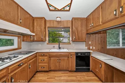 556 Pioneer, Lake Arrowhead, CA 92352 - Photo 17