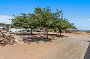 17821 Deodar, Hesperia, CA 92345 - Photo 23