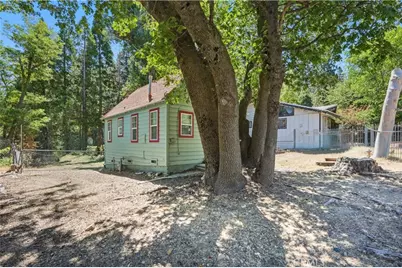 369 Log, Crestline, CA 92325 - Photo 5