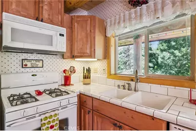 29729 Katharine Way, Cedar Glen, CA 92321 - Photo 11