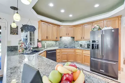 10389 Walnut Grove Court, Yucaipa, CA 92399 - Photo 11