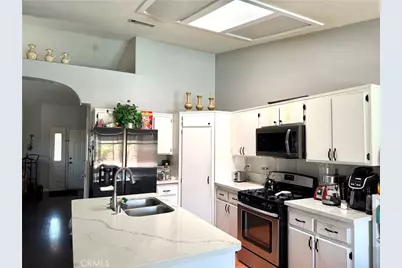15184 Macadamia Court, Fontana, CA 92335 - Photo 9