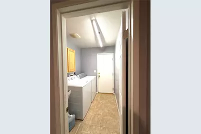 15184 Macadamia Court, Fontana, CA 92335 - Photo 19