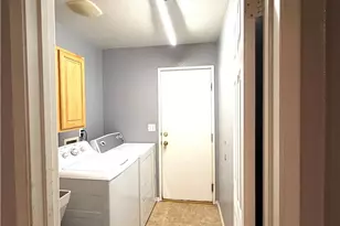 15184 Macadamia Ct, Fontana, CA 92335 - Photo 19