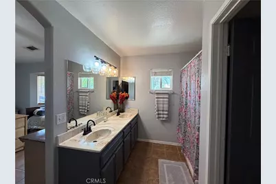 15184 Macadamia Court, Fontana, CA 92335 - Photo 17