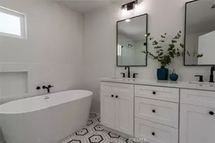 2432 Exposition Pl, Los Angeles, CA 90018 - Photo 15