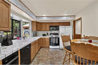 27427 Pinewood, Blue Jay, CA 92317 - Photo 13