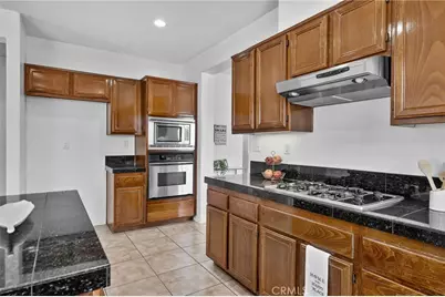 11936 Turquoise Way, Jurupa Valley, CA 91752 - Photo 15