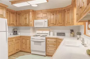 39158 Chincapin, Big Bear Lake, CA 92315 - Photo 9