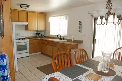 1098 Leslie Court, Colton, CA 92324 - Photo 9